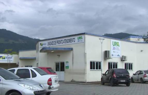 Preso por 

tráfico de drogas foi levado por comparsas que renderam agentes que o acompanhavam à UPA de Biguaçu, na noite de sábado (15)
