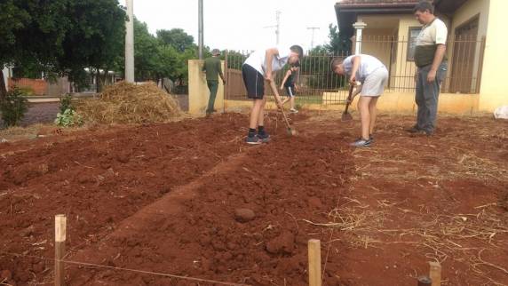 Projeto Pelotão Mirim desenvolve horta comunitária - foto 4