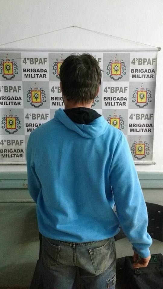 No Dia do Policial cinco presos com drogas na área do
4º BPAF - foto 3