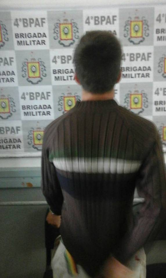 No Dia do Policial cinco presos com drogas na área do
4º BPAF - foto 2