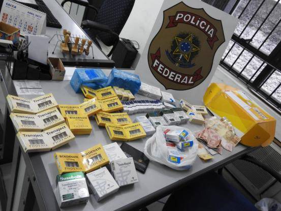 Foram apreendidos 170 ampolas injetáveis e algumas cartelas de comprimidos importados irregularmente