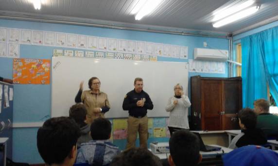 PRF realiza trabalhos
de educação para o trânsito em Escolas de Ijuí - foto 3