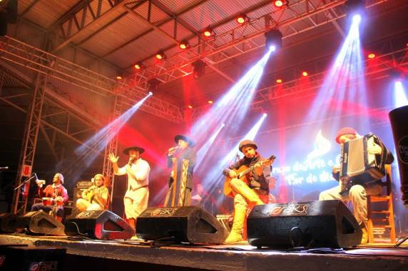 Festival da Canção Nativa Flor de Maio: um espetáculo nativista - foto 4