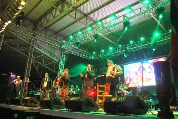 Festival da Canção Nativa Flor de Maio: um espetáculo nativista - foto 2