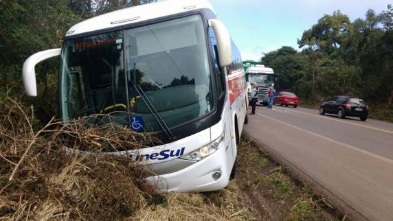 Acidente entre ônibus e caminhão é registrado na BR-282 em Cordilheira
Alta - foto 3