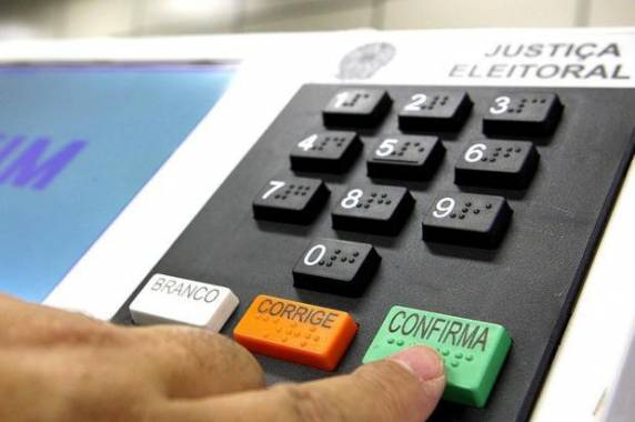 Prazo para regularizar as pendências com a justiça eleitoral termina nesta terça-feira