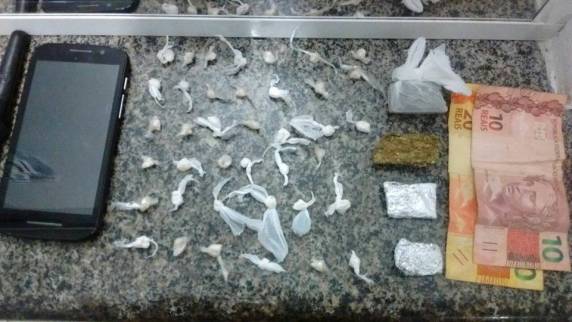 Trio é preso por tráfico de drogas em Itapema - foto 2