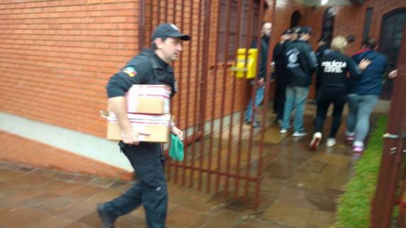 Assaltantes que se vestiam de policiais são presos
pela DEFREC - foto 5