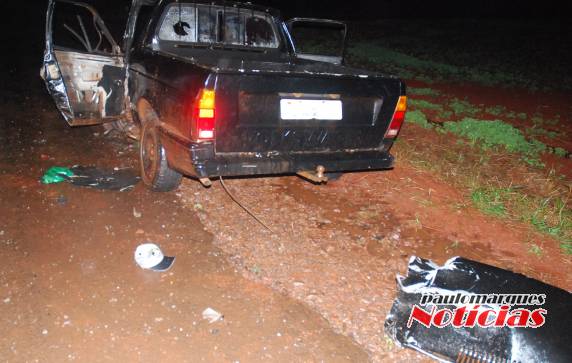 Colisão frontal envolve dois
veículos na BR 472 em Três de Maio - foto 3