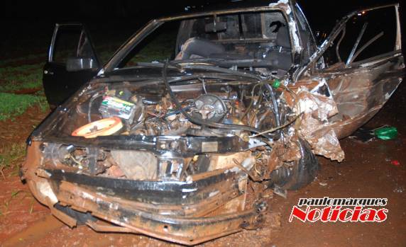 Colisão frontal envolve dois
veículos na BR 472 em Três de Maio - foto 4