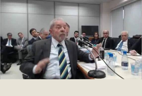 Ex-presidente negou ser dono de imóvel no Guarujá. Ministério Público diz que o imóvel foi destinado a Lula pela OAS, como 

propina dissimulada