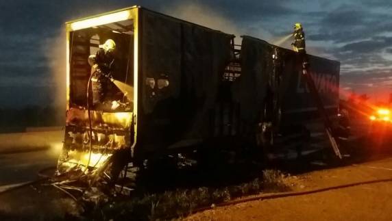 Segundo PRF, caminhoneiro não se feriu. Há registro de 

lentidão no local na manhã desta quinta-feira (11)