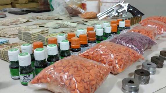 Polícia Civil descobre laboratório de
ecstasy utilizado por quadrilha em Florianópolis - foto 8