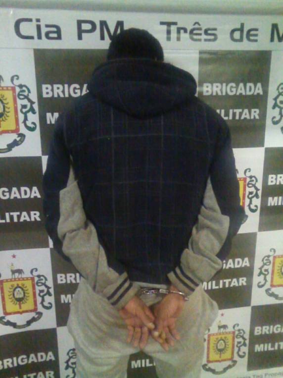 Brigada Militar prende homem por porte ilegal de arma em Três de Maio - foto 2