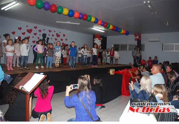 Noite de homenagens as mães na Escola Germano
Dockhorn - foto 5
