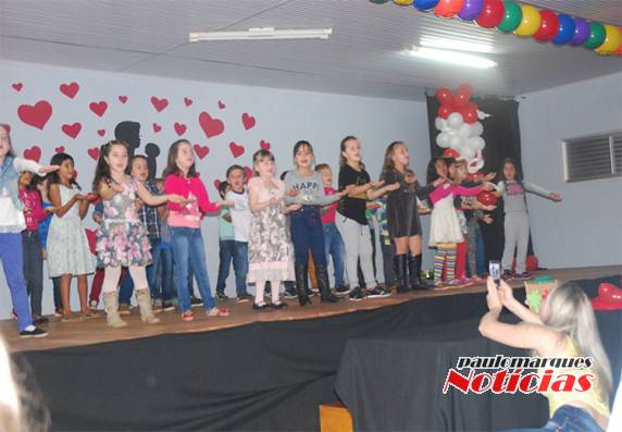 Noite de homenagens as mães na Escola Germano
Dockhorn - foto 3