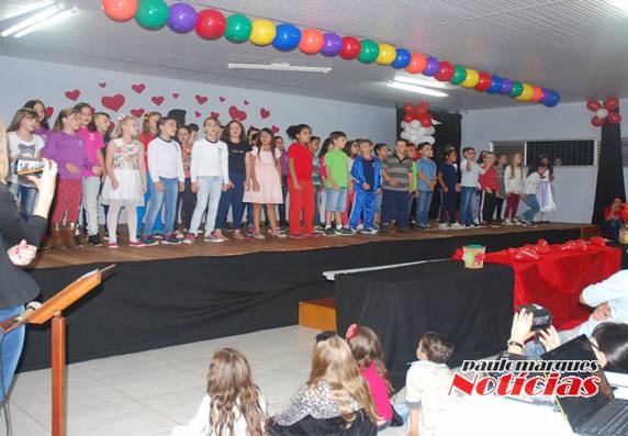 Noite de homenagens as mães na Escola Germano
Dockhorn - foto 6