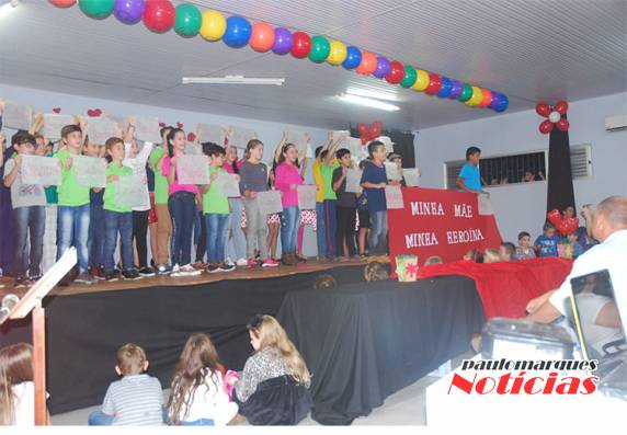 Noite de homenagens as mães na Escola Germano
Dockhorn - foto 8