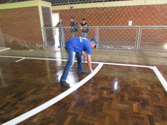 Prefeito e Vice prestigiaram os serviços de melhorias no ginásio poliesportivo em São José do Inhacorá - foto 2
