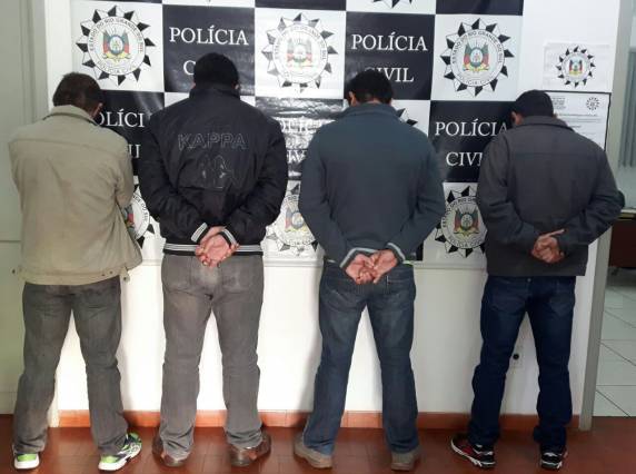 Agentes cumprem mandados em 14 cidades gaúchas 

para prender suspeitos de ataques