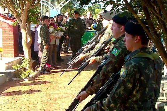 'Ele amava a farda',
lembra irmão de militar gaúcho morto durante treinamento de mata no Pará - foto 2