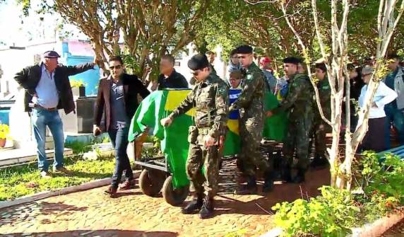 Daniel Dedablio 

Poczwardowski tinha 29 anos e servia ao Exército desde 2009. Ele foi velado e sepultado em sua cidade natal, Guarani das Missões, no Norte do Rio Grande do Sul