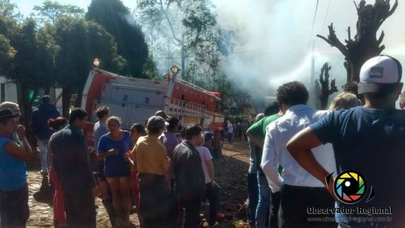 Casa é consumida pelo fogo em Campo Novo - foto 2