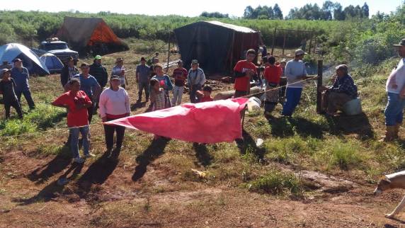 Conforme os coordenadores do MTEM, cerca de 80 famílias que fazem parte do movimento continuavam no local 

durante a tarde
