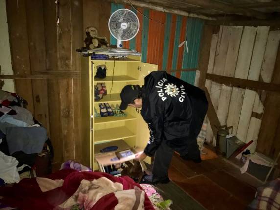 Operação policial cumpre mandados em Três de Maio no combate ao tráfico de
drogas comandado por presidiário da Pasc - foto 2
