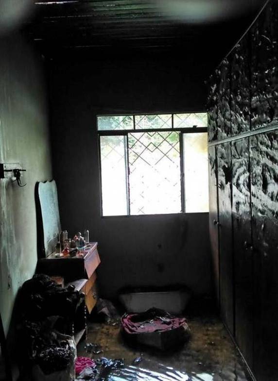 Vítima tentou combater as chamas e sofreu queimaduras. Ela 

foi levada ao hospital, mas não resistiu
