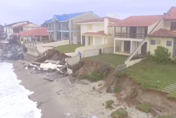 Danos foram registrados na praia de Itajuba entre esta segunda e madrugada de terça-feira (23)