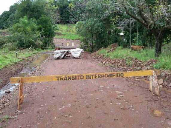 Chuva provoca estragos em estradas da Zona
Rural de Três de Maio - foto 3