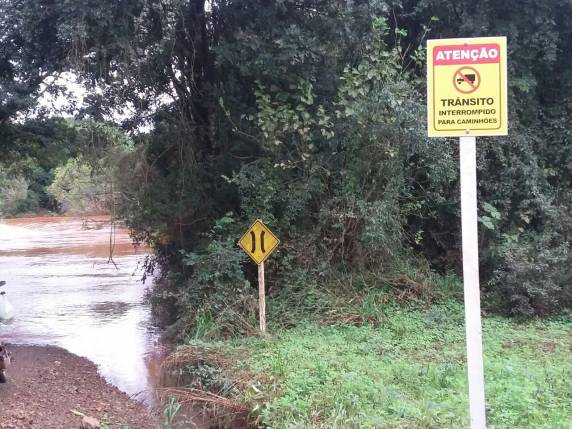Chuva provoca estragos em estradas da Zona
Rural de Três de Maio - foto 4