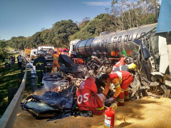 Acidente aconteceu na tarde desta quinta-feira (25), na 

BR-277, em Balsa Nova