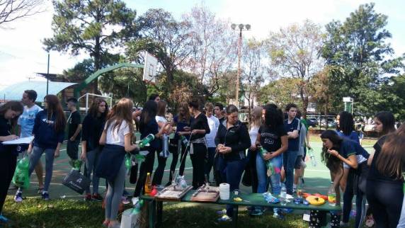 Turmas do 8º ano e 9º ano 

também realizaram lançamento de foguetes nas aulas de astronomia e ciências, atividade que contempla a Mostra Brasileira de Foguetes