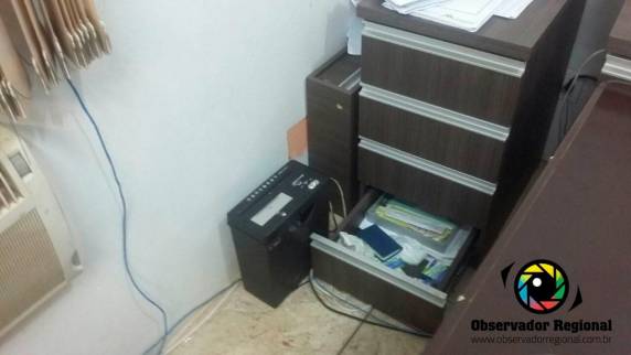 Ladrões arrombam prefeitura de Miaraguaí - foto 3