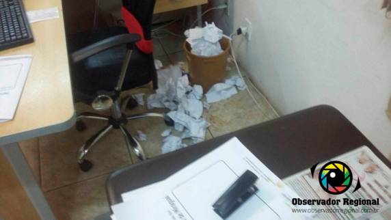 Ladrões arrombam prefeitura de Miaraguaí - foto 2