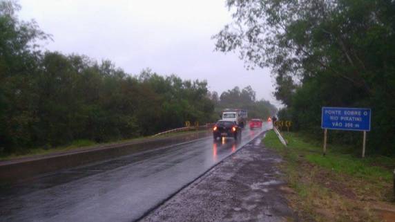 Mesmo com nível alto no Piratini, trânsito está liberado na BR 285 - foto 3