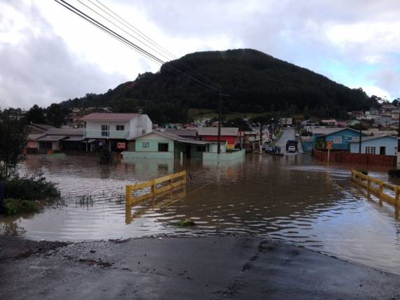 Número de cidades com estragos foi atualizado para 72. 

Impasse entre Defesa Civil e indígenas dificulta trabalho em barragem no Vale