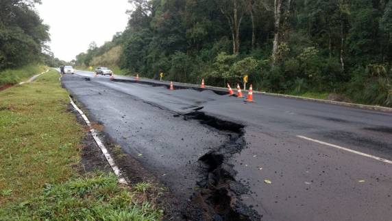 Alagamentos e quedas de barreiras causam interdições em rodovias de SC - foto 3
