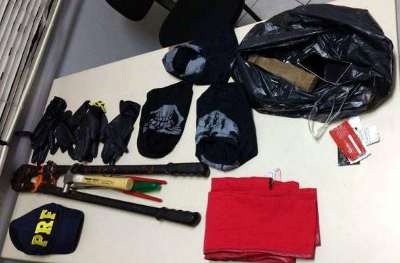 PRF detém três homens que furtaram loja e recupera veículo
clonado na BR 101 em Biguaçu - foto 3