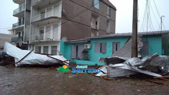 Passa de 10 mil o número de pessoas
fora de casa devido ao mau tempo no RS - foto 3