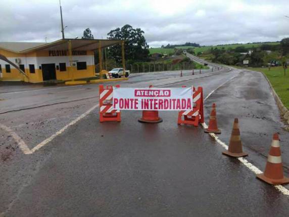 CRBM bloqueia ponte sobre o Rio da Várzea na RS 569 em Barra Funda - foto 3