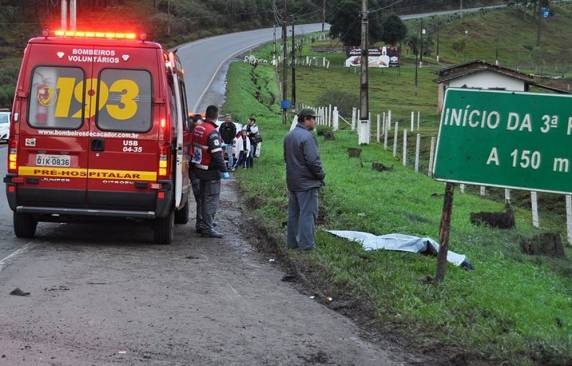 Mulher tentava atravessar a rua em Caçador, no Oeste, quando 

foi atingida por carro nesta sexta-feira (9), conforme polícia