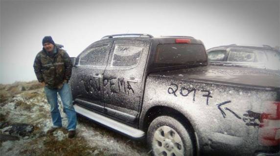Após 17 anos, moradora filma neve pela janela de
casa, em São Joaquim: 'Meu filho nunca tinha visto' - foto 3