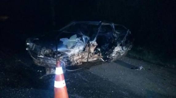 Colisão ocorreu por volta de 1h30 deste sábado