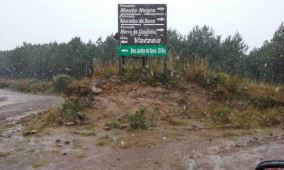 Conforme meteorologista, a neve granular é considerada um subtipo da neve. 

Fenômeno foi registrado nos cânions Boa Vista e Montenegro, no distrito de Silveira e na localidade de Faxinal Preto