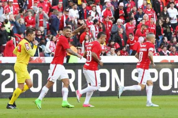 Carlos, Pottker, D'Alessandro e Cirino fizeram os gols colorados na vitória por 4 a 2, que garantiu um lugar no G-

4