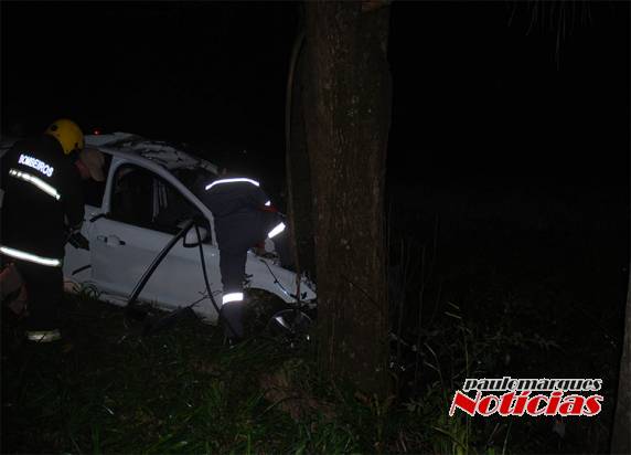 Saída de pista
deixa um jovem morto e uma jovem em estado grave, na BR 472 em Três de Maio - foto 8