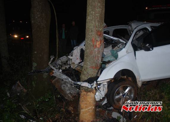 Saída de pista
deixa um jovem morto e uma jovem em estado grave, na BR 472 em Três de Maio - foto 6